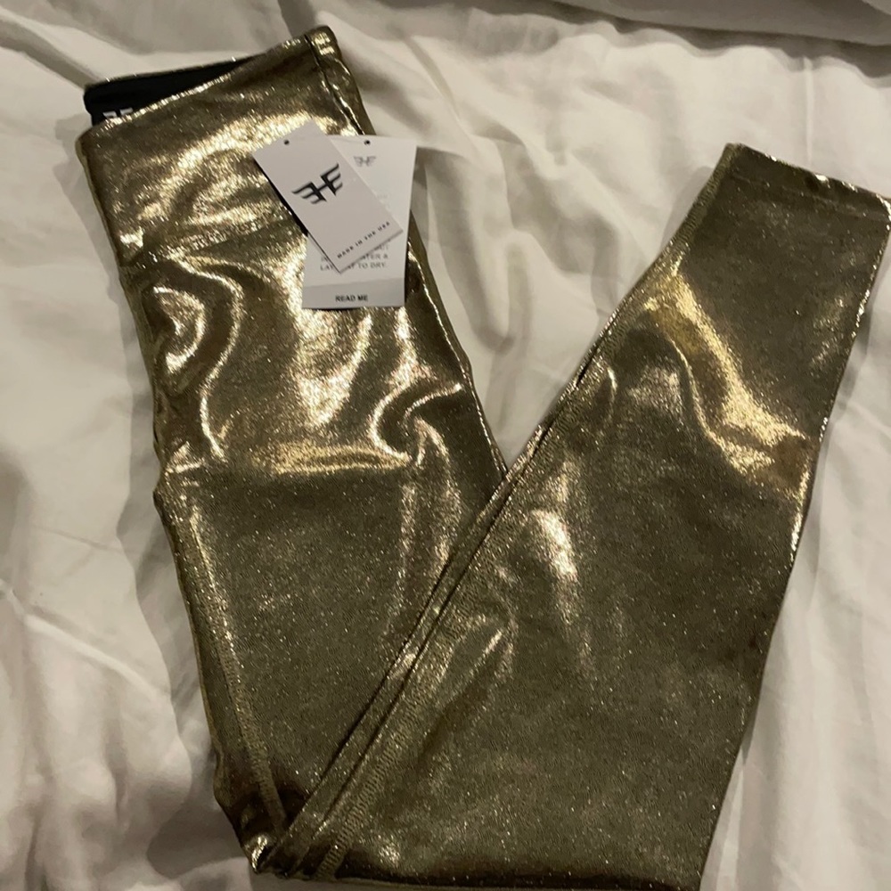 Heroinesport gold shiney marvel legging